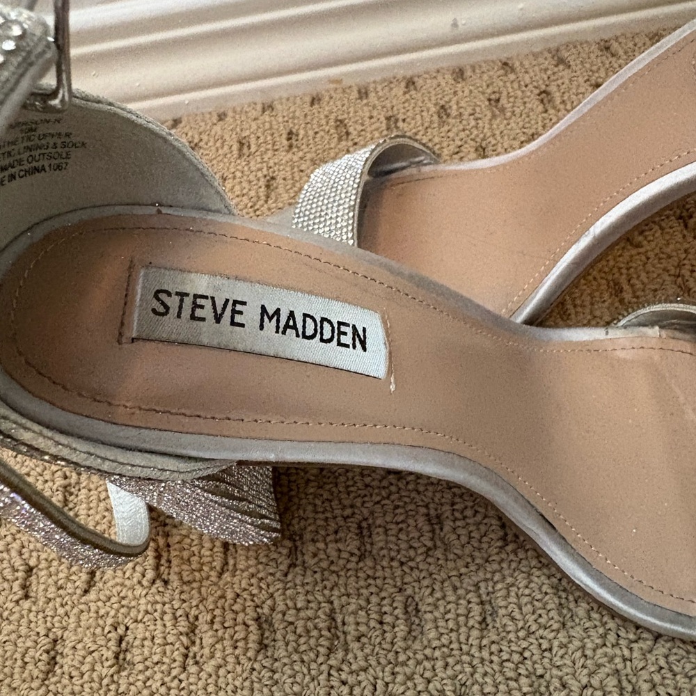 Steve Madden Silver Elegant Heels